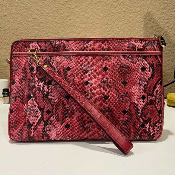 MCM MILLIE STUDDED PINK PHYTON DESIGN CLUTCH - Picture 2 of 9